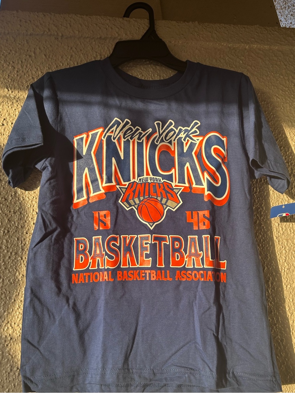 NEW YORK KNICKS 1946 BASKETBALL TSHIRT BLUE ORANGE KIDS SIZE medium NBA NWT LOGO